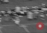 Standbild Chicago Kardinäle vs Cleveland Browns Football Game Chicago Illinois USA, 1958, aus Sekunde 43 historischem Filmmaterial Videoclip 65675045478