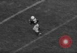 Standbild Chicago Kardinäle vs Cleveland Browns Football Game Chicago Illinois USA, 1958, aus Sekunde 49 historischem Filmmaterial Videoclip 65675045478