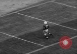 Standbild Chicago Kardinäle vs Cleveland Browns Football Game Chicago Illinois USA, 1958, aus Sekunde 51 historischem Filmmaterial Videoclip 65675045478