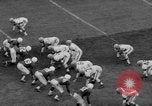 Standbild Chicago Kardinäle vs Cleveland Browns Football Game Chicago Illinois USA, 1958, aus Sekunde 58 historischem Filmmaterial Videoclip 65675045478