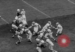 Standbild Chicago Kardinäle vs Cleveland Browns Football Game Chicago Illinois USA, 1958, aus Sekunde 59 historischem Filmmaterial Videoclip 65675045478