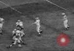 Standbild Chicago Kardinäle vs Cleveland Browns Football Game Chicago Illinois USA, 1958, aus Sekunde 61 historischem Filmmaterial Videoclip 65675045478