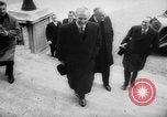 Standbild Außenminister Paris Frankreich, 1958, aus Sekunde 27 historischem Filmmaterial Videoclip 65675045479