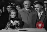 Standbild Sittich Circus Holland Niederlande, 1958, aus Sekunde 20 historischem Filmmaterial Videoclip 65675045481