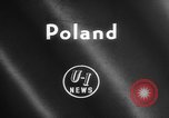 Standbild Hula Hoops fad Polen, 1958, aus Sekunde 3 historischem Filmmaterial Videoclip 65675045482