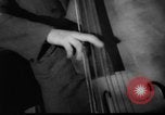 Standbild Hula Hoops fad Polen, 1958, aus Sekunde 19 historischem Filmmaterial Videoclip 65675045482