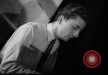 Standbild Hula Hoops fad Polen, 1958, aus Sekunde 20 historischem Filmmaterial Videoclip 65675045482