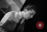 Standbild Hula Hoops fad Polen, 1958, aus Sekunde 22 historischem Filmmaterial Videoclip 65675045482
