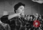 Standbild Hula Hoops fad Polen, 1958, aus Sekunde 23 historischem Filmmaterial Videoclip 65675045482