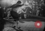 Standbild Hula Hoops fad Polen, 1958, aus Sekunde 30 historischem Filmmaterial Videoclip 65675045482