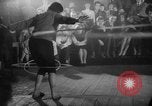 Standbild Hula Hoops fad Polen, 1958, aus Sekunde 31 historischem Filmmaterial Videoclip 65675045482