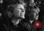 Standbild Hula Hoops fad Polen, 1958, aus Sekunde 34 historischem Filmmaterial Videoclip 65675045482