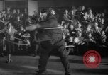 Standbild Hula Hoops fad Polen, 1958, aus Sekunde 46 historischem Filmmaterial Videoclip 65675045482
