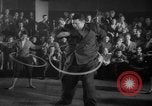 Standbild Hula Hoops fad Polen, 1958, aus Sekunde 48 historischem Filmmaterial Videoclip 65675045482