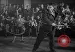 Standbild Hula Hoops fad Polen, 1958, aus Sekunde 49 historischem Filmmaterial Videoclip 65675045482