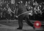 Standbild Hula Hoops fad Polen, 1958, aus Sekunde 51 historischem Filmmaterial Videoclip 65675045482