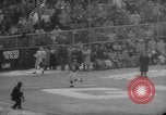 Standbild Fußballspiel New York United States USA, 1958, aus Sekunde 20 historischem Filmmaterial Videoclip 65675045484
