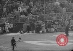 Standbild Fußballspiel New York United States USA, 1958, aus Sekunde 21 historischem Filmmaterial Videoclip 65675045484