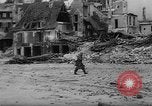 Standbild Zerstörte Stadt Caen Frankreich CAEN FRANKREICH, 1944, aus Sekunde 17 historischem Filmmaterial Videoclip 65675045506