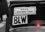 Immagine di I civili tedeschi evacuare Berlin Berlino Germania, 1943, secondo 14 filmato di repertorio 65675045512