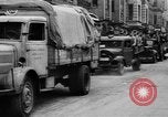 Immagine di I civili tedeschi evacuare Berlin Berlino Germania, 1943, secondo 17 filmato di repertorio 65675045512
