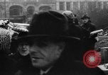 Immagine di I civili tedeschi evacuare Berlin Berlino Germania, 1943, secondo 33 filmato di repertorio 65675045512
