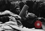 Immagine di I civili tedeschi evacuare Berlin Berlino Germania, 1943, secondo 35 filmato di repertorio 65675045512