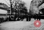 Immagine di I civili tedeschi evacuare Berlin Berlino Germania, 1943, secondo 36 filmato di repertorio 65675045512