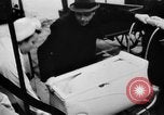 Immagine di I civili tedeschi evacuare Berlin Berlino Germania, 1943, secondo 39 filmato di repertorio 65675045512
