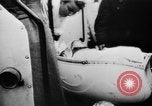 Immagine di I civili tedeschi evacuare Berlin Berlino Germania, 1943, secondo 41 filmato di repertorio 65675045512