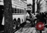 Immagine di I civili tedeschi evacuare Berlin Berlino Germania, 1943, secondo 42 filmato di repertorio 65675045512