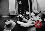 Immagine di I civili tedeschi evacuare Berlin Berlino Germania, 1943, secondo 45 filmato di repertorio 65675045512