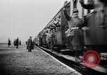 Immagine di I civili tedeschi evacuare Berlin Berlino Germania, 1943, secondo 47 filmato di repertorio 65675045512