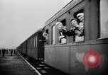 Immagine di I civili tedeschi evacuare Berlin Berlino Germania, 1943, secondo 50 filmato di repertorio 65675045512