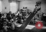 Image enfants allemands en centre de secours Allemagne, 1943, de la seconde 3 séquences d'archives historiques vidéo 65675045513