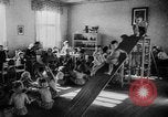 Image enfants allemands en centre de secours Allemagne, 1943, de la seconde 4 séquences d'archives historiques vidéo 65675045513