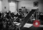 Image enfants allemands en centre de secours Allemagne, 1943, de la seconde 7 séquences d'archives historiques vidéo 65675045513