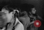 Image enfants allemands en centre de secours Allemagne, 1943, de la seconde 9 séquences d'archives historiques vidéo 65675045513