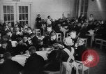 Image enfants allemands en centre de secours Allemagne, 1943, de la seconde 10 séquences d'archives historiques vidéo 65675045513