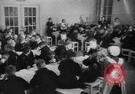Image enfants allemands en centre de secours Allemagne, 1943, de la seconde 11 séquences d'archives historiques vidéo 65675045513