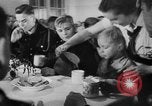 Image enfants allemands en centre de secours Allemagne, 1943, de la seconde 12 séquences d'archives historiques vidéo 65675045513