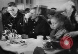 Image enfants allemands en centre de secours Allemagne, 1943, de la seconde 13 séquences d'archives historiques vidéo 65675045513