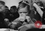 Image enfants allemands en centre de secours Allemagne, 1943, de la seconde 14 séquences d'archives historiques vidéo 65675045513