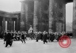 Image des soldats allemands Berlin Allemagne, 1943, de la seconde 4 séquences d'archives historiques vidéo 65675045515