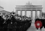 Image des soldats allemands Berlin Allemagne, 1943, de la seconde 6 séquences d'archives historiques vidéo 65675045515