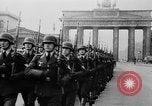 Image des soldats allemands Berlin Allemagne, 1943, de la seconde 11 séquences d'archives historiques vidéo 65675045515
