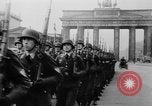 Image des soldats allemands Berlin Allemagne, 1943, de la seconde 12 séquences d'archives historiques vidéo 65675045515
