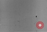 Immagine di B-24 aerei bomba con successo e distruggere la factory tedesca a Gotha Gotha Germania, 1944, secondo 25 filmato di repertorio 65675045545