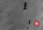 Immagine di B-24 aerei bomba con successo e distruggere la factory tedesca a Gotha Gotha Germania, 1944, secondo 40 filmato di repertorio 65675045545
