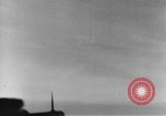 Immagine di B-24 aerei bomba con successo e distruggere la factory tedesca a Gotha Gotha Germania, 1944, secondo 62 filmato di repertorio 65675045545